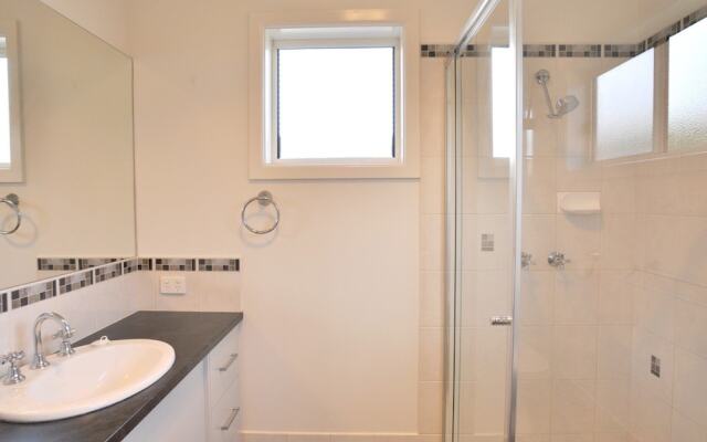 Flying Colours - Free Wifi!