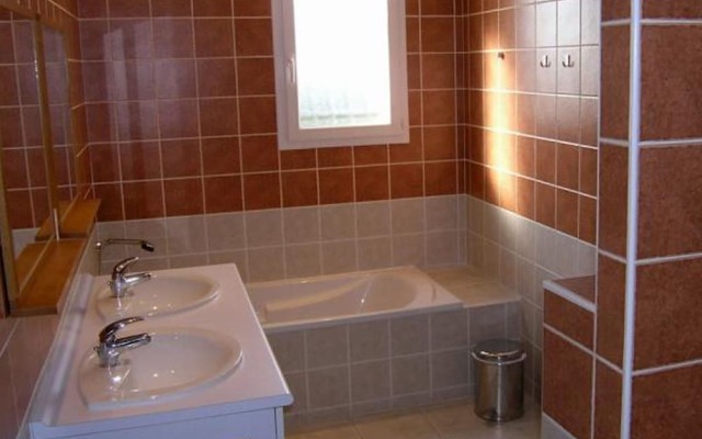 Cozy Villa in Caunes-Minervois with Swimming Pool