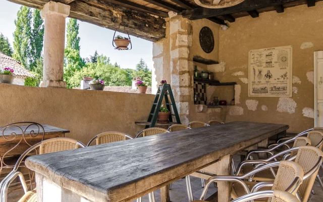 Ritzy Mansion in Sourzac With Tennis Court, Pool & Gym