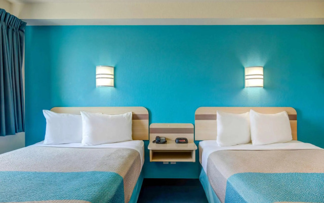 Motel 6 Grande Prairie, AB