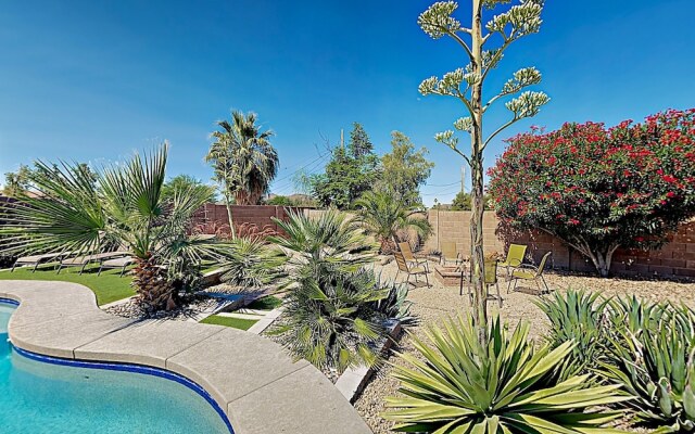 747 Phoenix - 4 Br Home