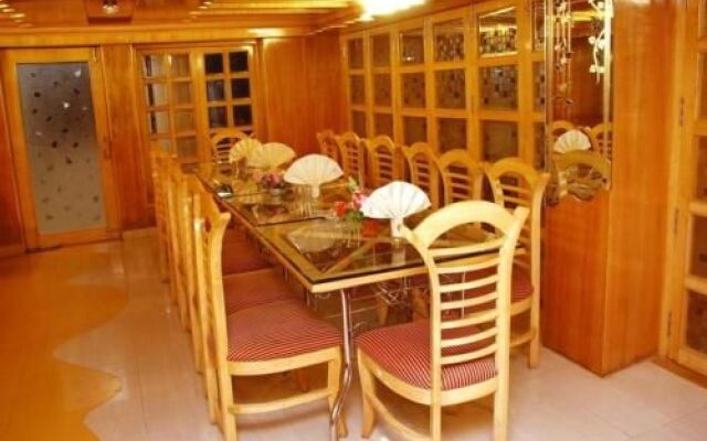 Hotel Singaar International