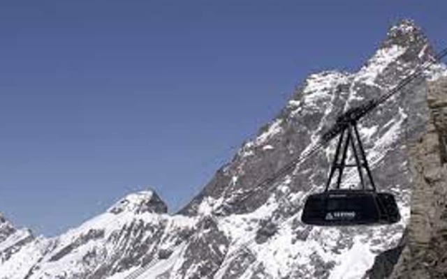 Newly Renovated Apartment in Cervinia's Heart