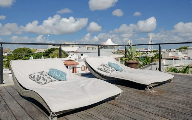 Lotus-6 by Playa District