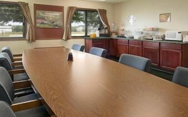 Super 8 Oshkosh Airport
