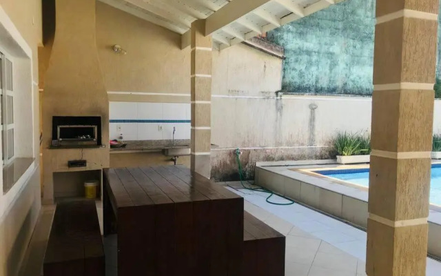 Casa de praia com piscina e churrasqueira - Indaiá Bertioga