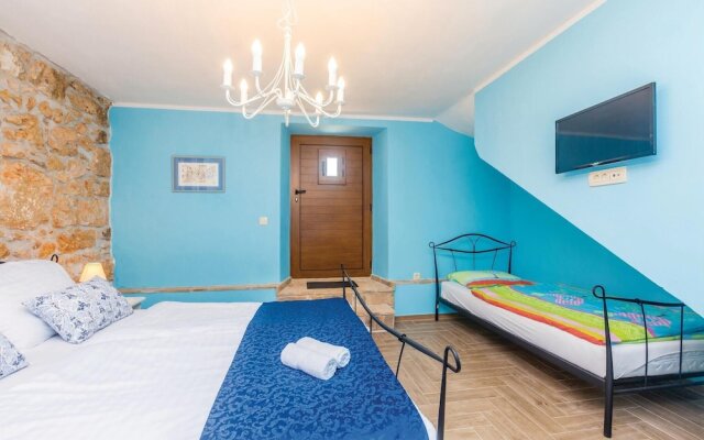 Beautiful Home in Svet Vid Dobrinjski With Wifi and 2 Bedrooms