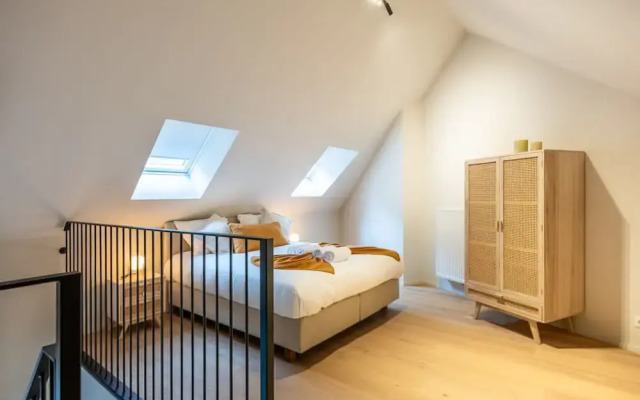 Chic Duplex Studio With High-quality Finishes in Ghent Center