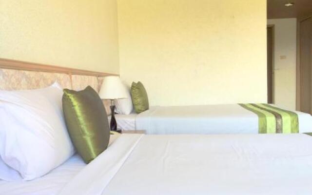 Takiab Beach Pool Villa