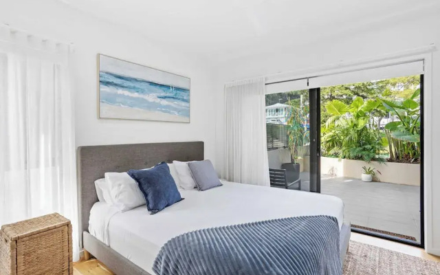 Private Burleigh Retreat a Walk to Beach