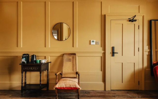 Hermes Hotel by Nestor