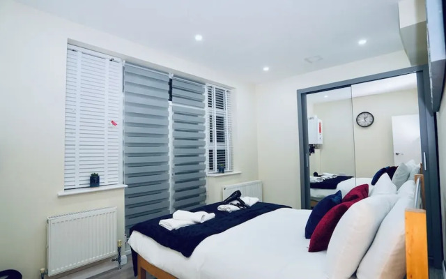 F3 Cranbrook Stunning Apt Free Parking