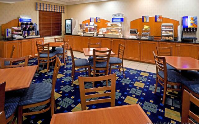 Holiday Inn Express & Suites Reading by IHG