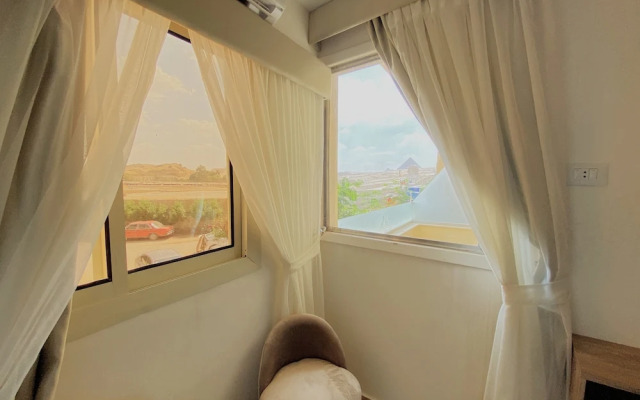 Seven Pyramids Inn
