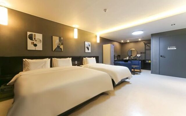 E-stay Hotel