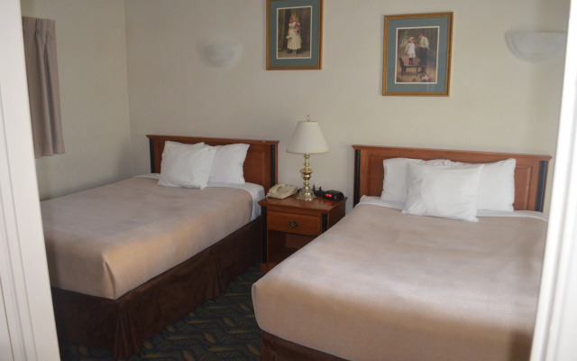 Travelodge by Wyndham Niagara Falls at the Falls