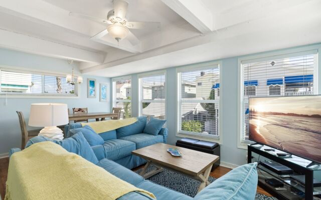 Sunset Beach House by Vtrips