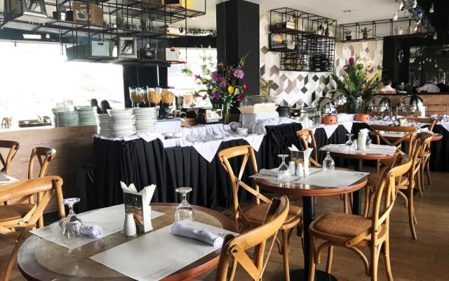 Goldberry Suites & Hotel Mactan