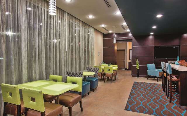La Quinta Inn & Suites by Wyndham Cotulla