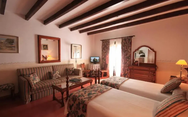 Petit Hotel Restaurante Ses Rotges - Adults Only
