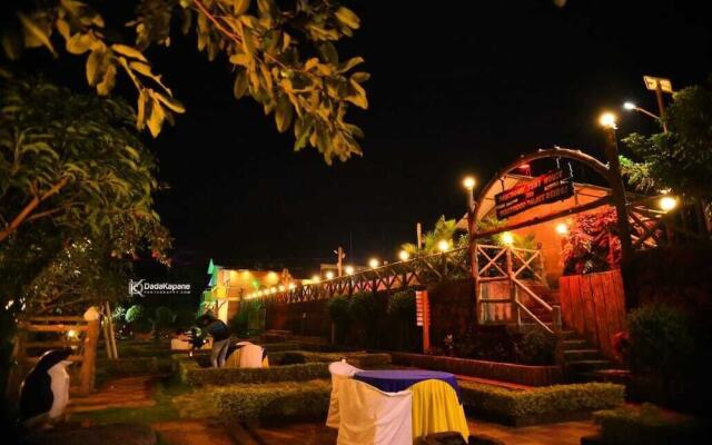 Hollywood Palace Resort