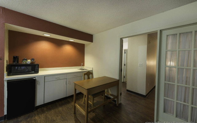 Red Roof Inn & Suites Savannah Airport