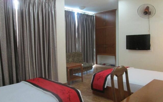 Queen Hotel Saigon Airport