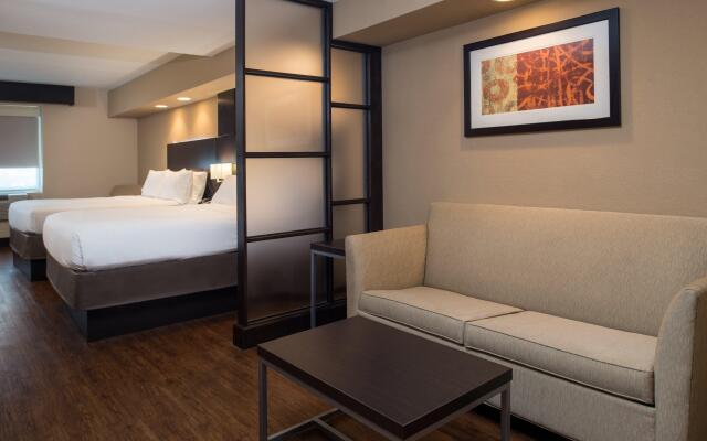 Holiday Inn Express & Suites San Antonio Medical-Six Flags, an IHG Hotel