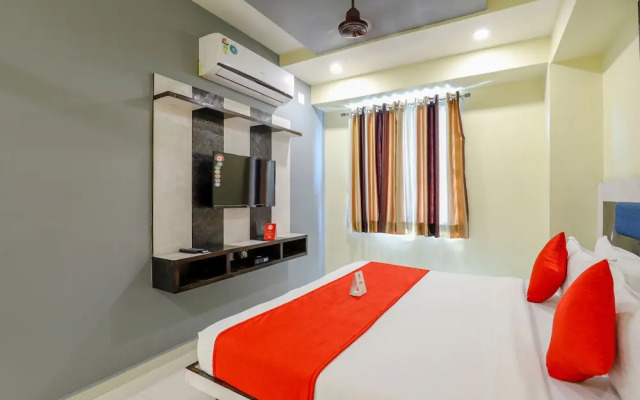 OYO 9805 Hotel Apollo