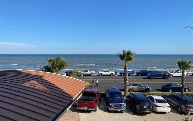Holiday Inn Express Hotel & Suites Galveston West-Seawall by IHG
