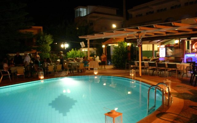 Lyristis Dinos Studios & Apartments