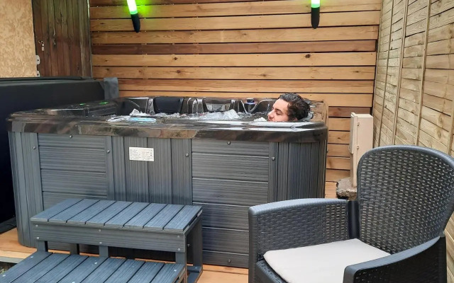 La Caz Anaïs avec jacuzzi