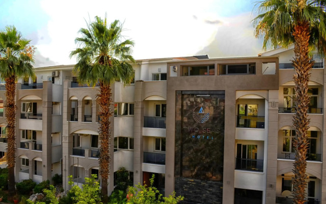 Two Seas Hotel