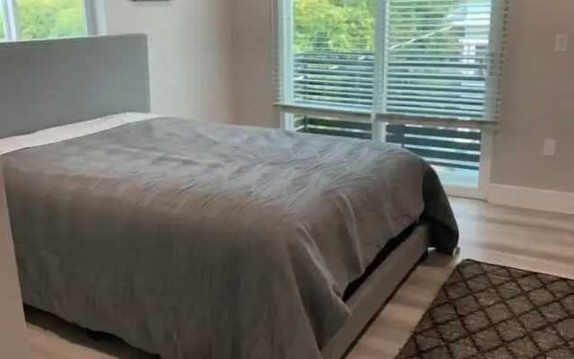 Modern LA Stay - Private Room & Bathroom