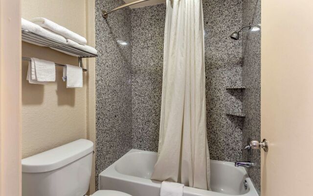 Econo Lodge Near SeaWorld