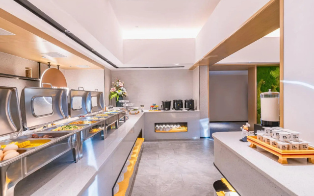 Ni Hao Hotel (Nanning Wuyi Interchange Subway Station)