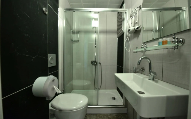 Hirande Otel