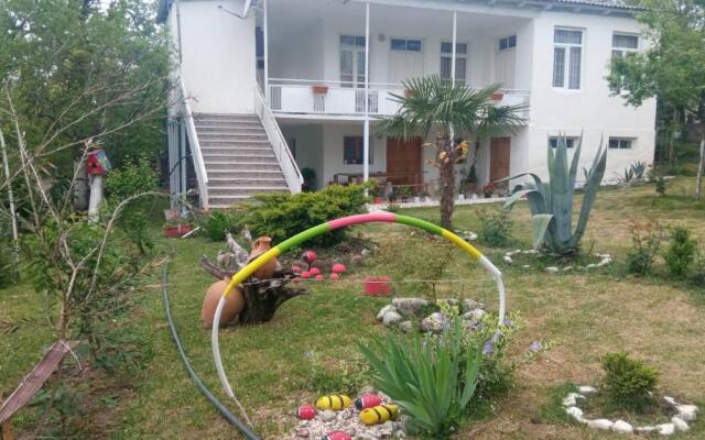 Guest House Nargo's garden