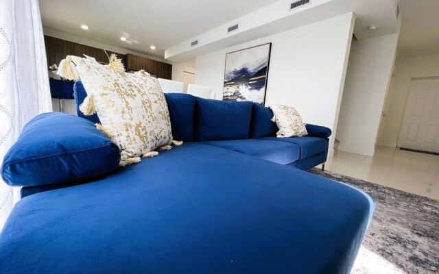 Green Luxurious 5BD Jungle House by FL Keys MIA