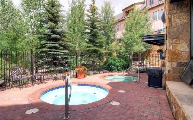 Luxury 3 Bedroom Breckenridge Vacation Rental with Mountain Views Steps from Historic Main Street