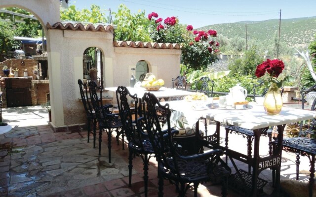 Stunning Home in Xiropigado With Wifi and 2 Bedrooms