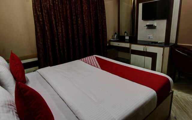 OYO 13595 VT Residency