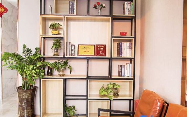 Celebrities Hotel (Yuchai Branch of Yulin Railway Station)