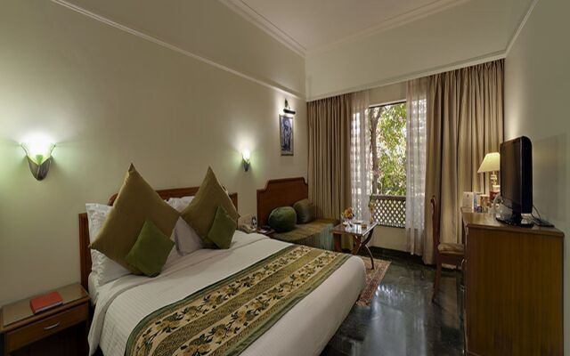 Renest Shraddha Inn - Shirdi