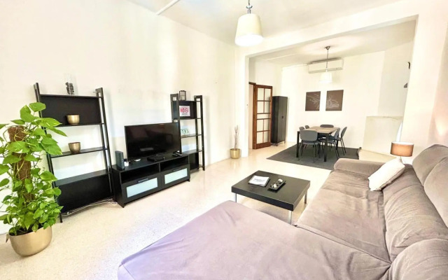 St Julians - Balluta Bay large 3 bedroom apartment