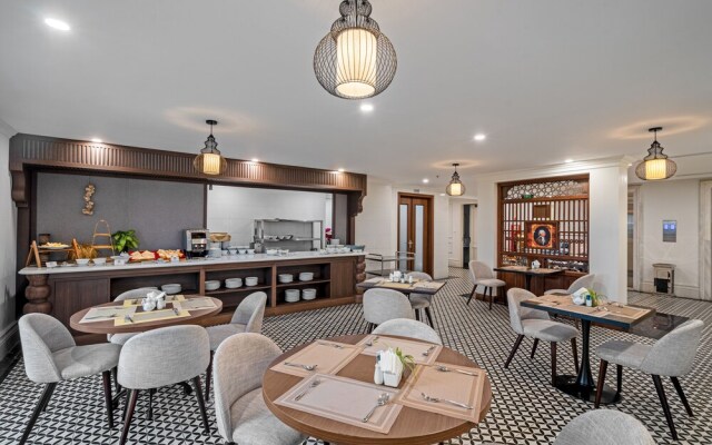 Rex Quang Binh Hotel