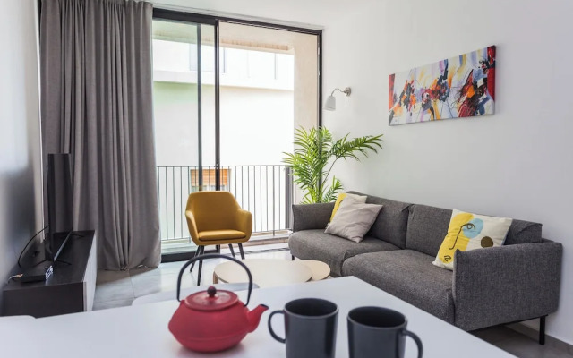 Modern Apartment Walking from the beach