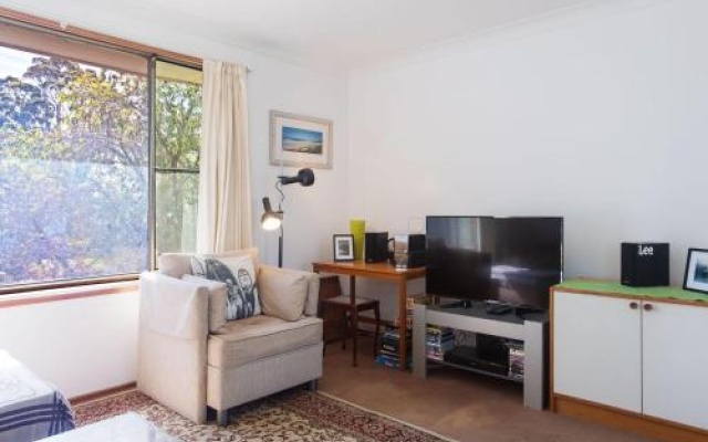 Dalwood', 1/43 Soldiers Point Road - Top Floor And Perfect For Small Boat Parking – Guest Rooms – Soldiers Point