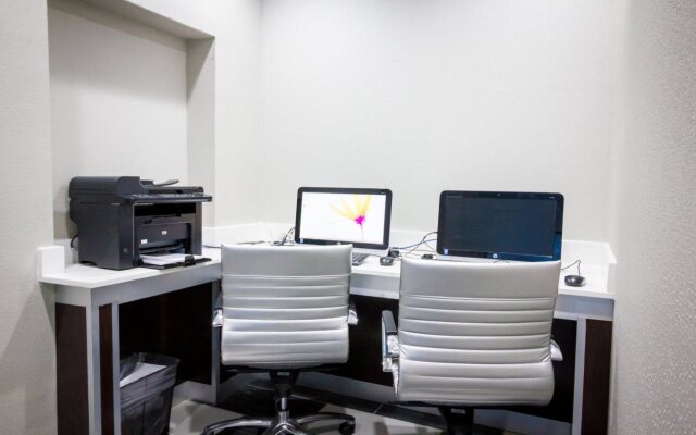 Atwell Suites Austin Airport by IHG