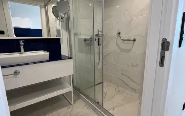 Orbi City apartments - Sea view